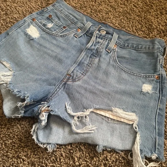 Levi’s 501 Distressed Denim Women's Shorts size 26 - Picture 2 of 6